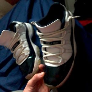 Jordan 11 retro lows Emerald concords.